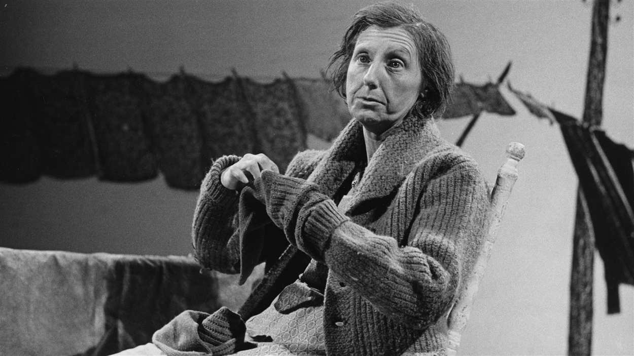 Viola Léger incarnant La Sagouine en 1975