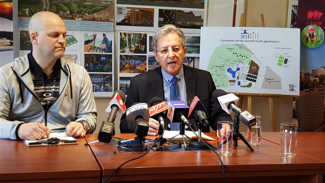 Le promoteur, Pascal Bouchard, et le maire de Saguenay, Jean Tremblay