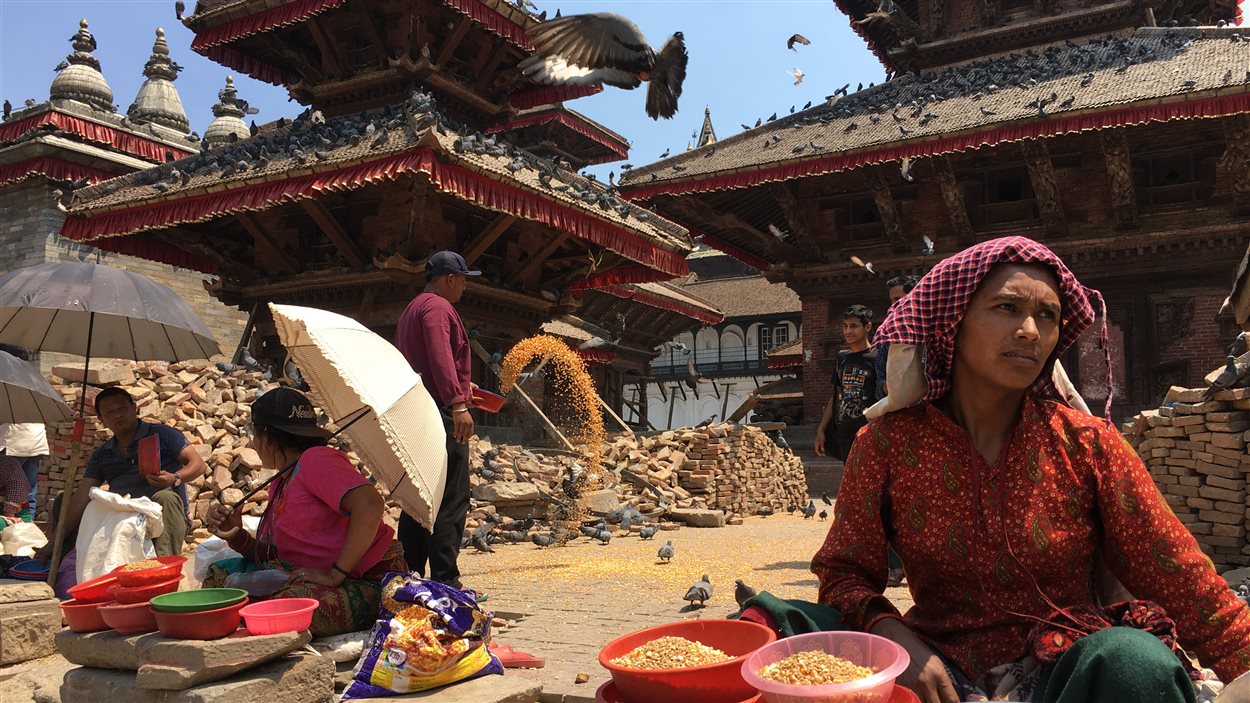 Les dégâts ont été importants au Square Durbar, à Katmandou. Plusieurs sites sont toujours interdits d'accès 1 an après le tremblement de terre.