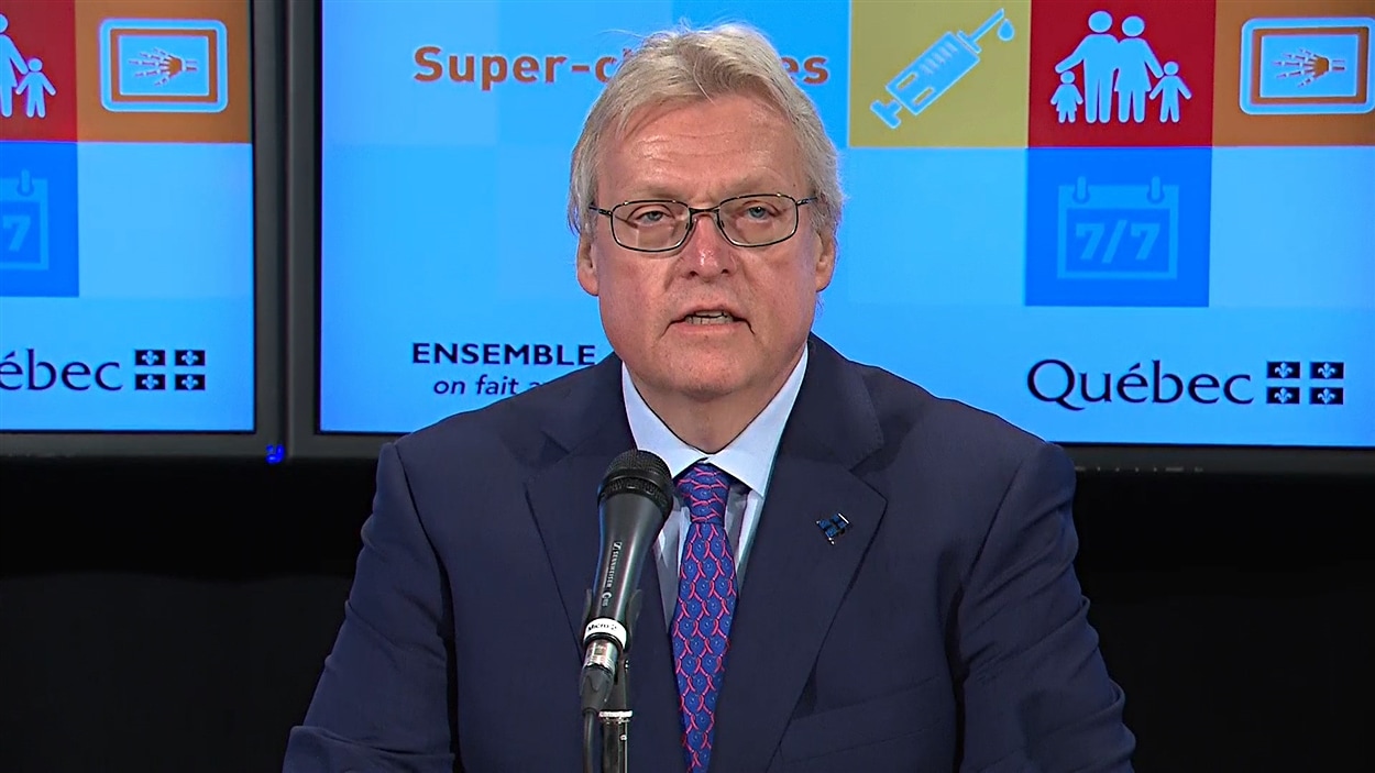 Gaétan Barrette, a annoncé la création d'une cinquantaine de super-cliniques d'ici 2018.