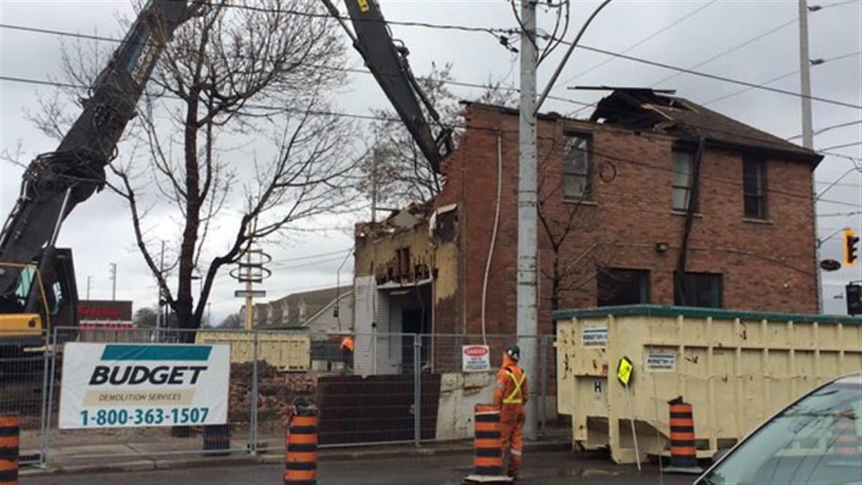 Un magasin historique d'équipements de hockey est démoli à Hamilton