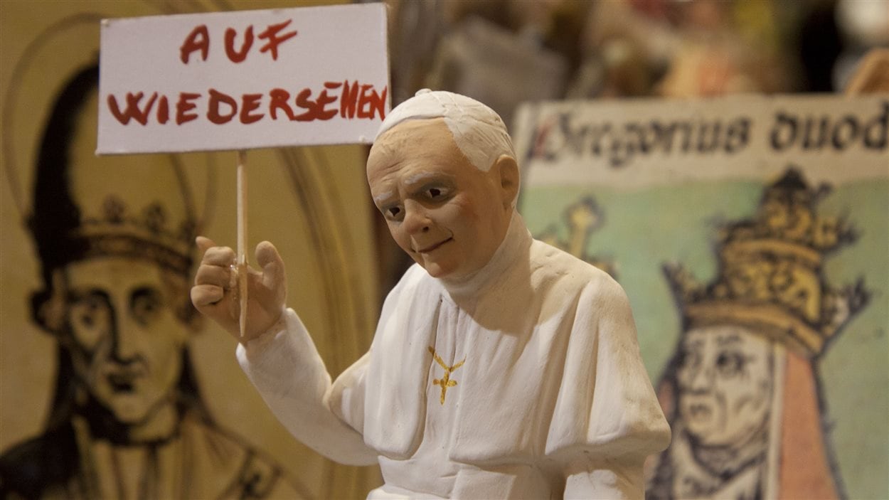 Une figurine du pape Benoît XVI.