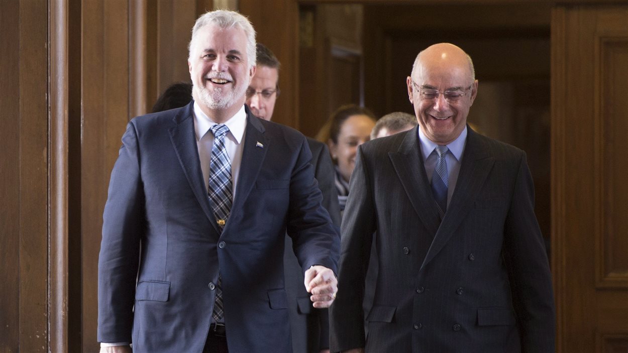 Le premier ministre Philippe Couillard et le ministre des Transport Jacques Daoust