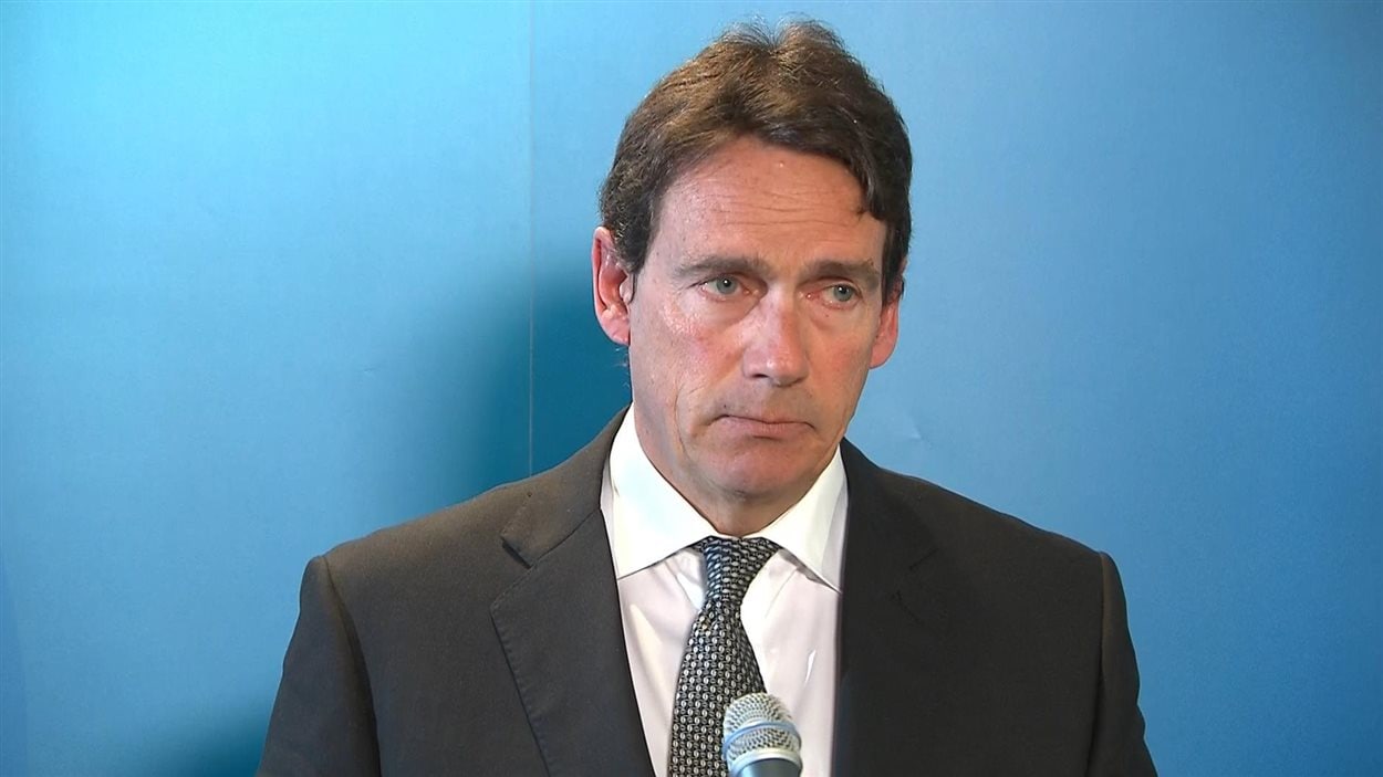 Pierre-Karl Péladeau annonce sa démission comme chef du Parti québécois et comme député de Saint-Jérôme le 2 mai 2016.