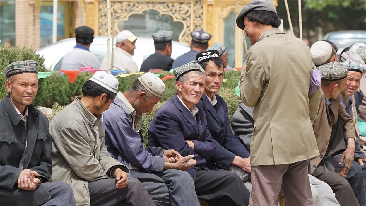 La loi au Xinjiang stipule que seuls les hommes de plus de 45 ans peuvent porter la barbe s'ils veulent emprunter les transports en commun.