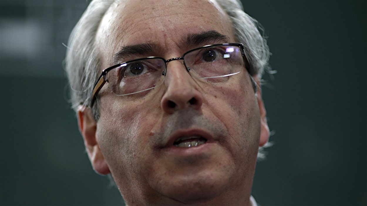 Le président du Congrès des députés, Eduardo Cunha, est destitué.