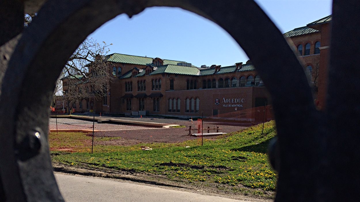 Édifice principal de l'usine de traitement des eaux Atwater à Montréal
