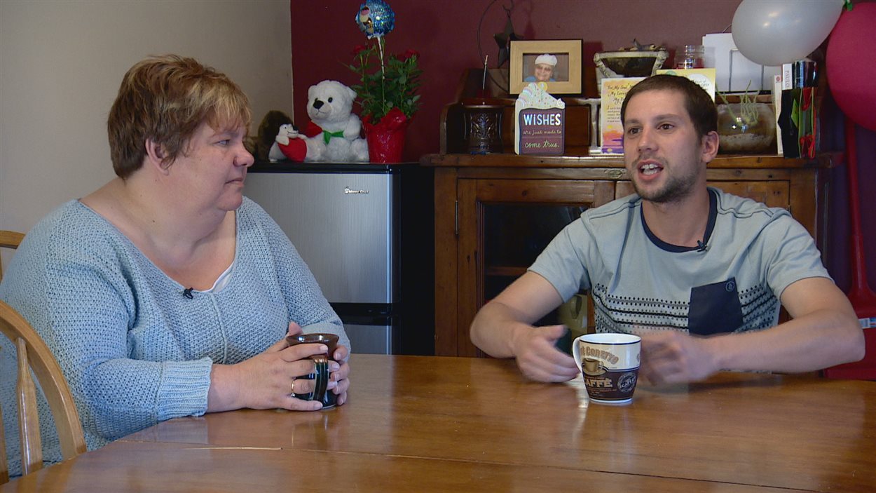 Mathieu Savoie a été forcé de quitter Fort McMurray et a trouvé refuge chez Sylvie Thériault.
