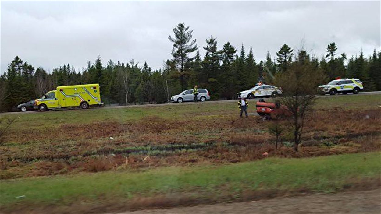 Trois blessés mineurs dans un accident sur l'A40 près de SainteGenevièvedeBatiscan RadioCanada