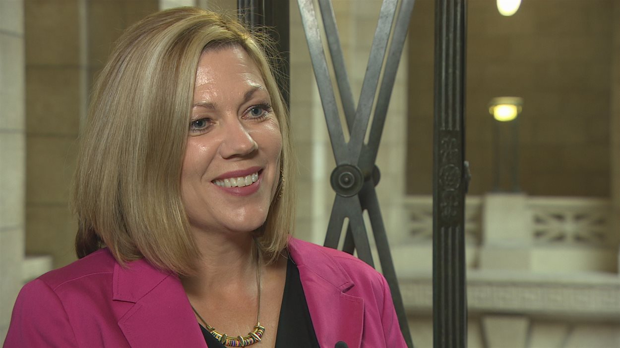 La ministre des Affaires francophones du Manitoba, Rochelle Squires, également ministre du Sport, de la Culture et du Patrimoine et ministre responsable de la Condition féminine.