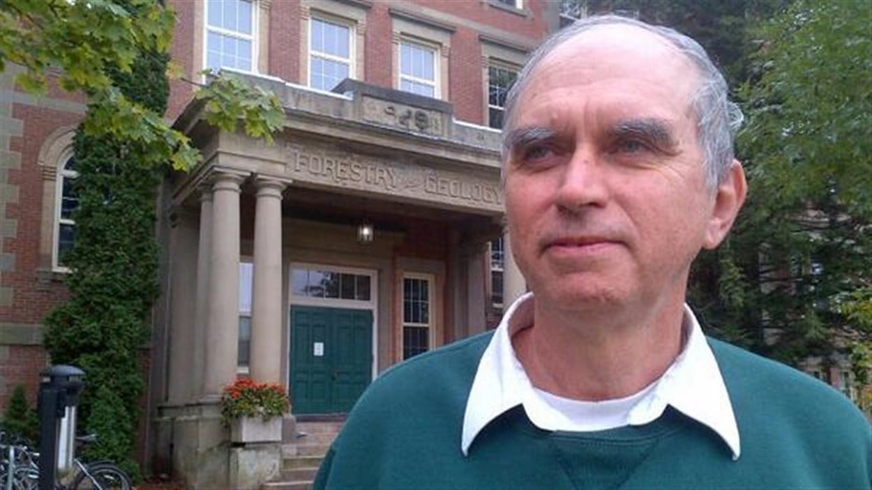 Dr Armand Larocque est professeur à l'Université du Nouveau-Brunswick.