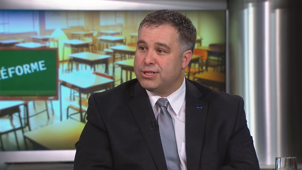 Le ministre de l'Éducation, Sébastien Proulx