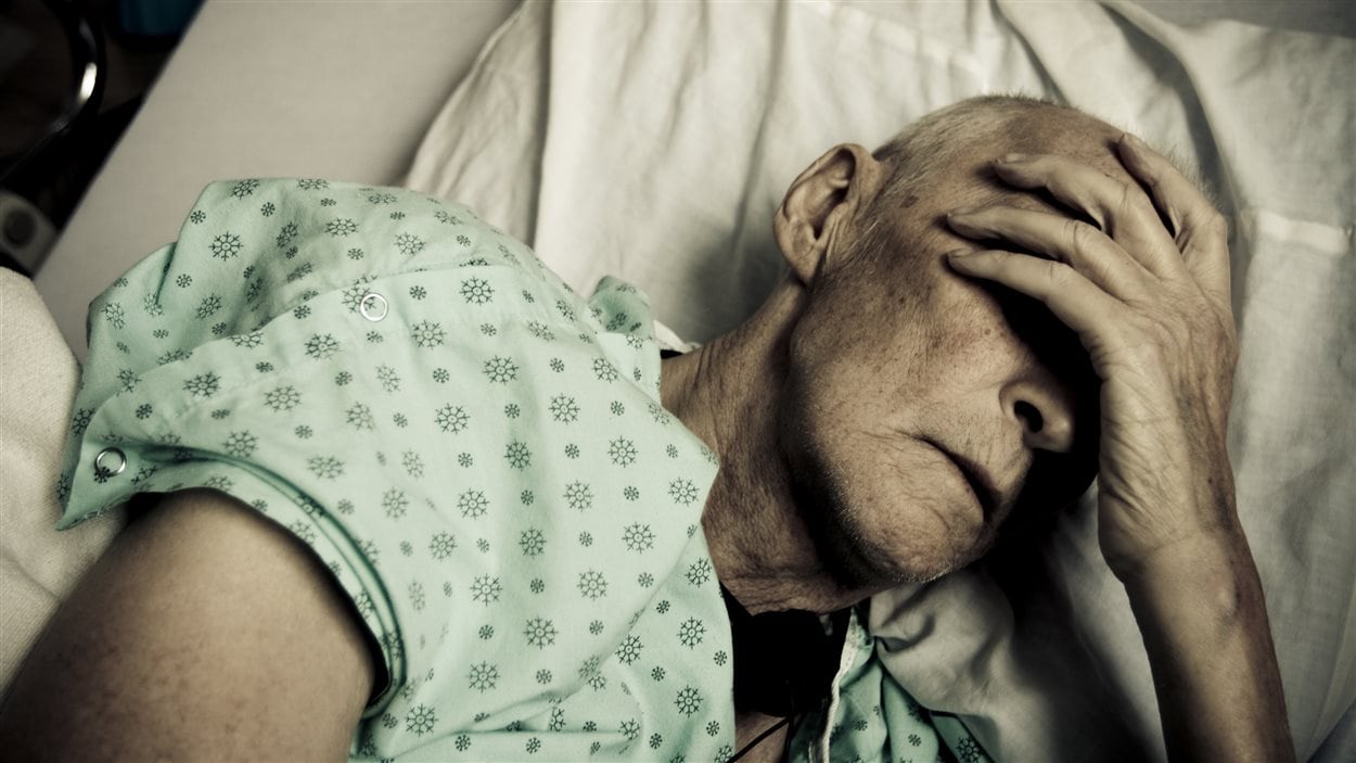 Un aîné à l'hôpital