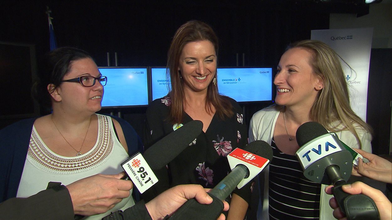 De gauche à droite, Marie-Eve Tétreault, Geneviève Dion et Marilyne Picard, toutes trois mères d'enfants lourdement handicapés.