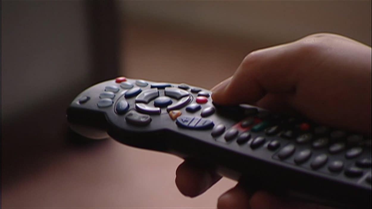 Le prix du forfait télé de base imposé par le CRTC, gonflé par les fournisseurs