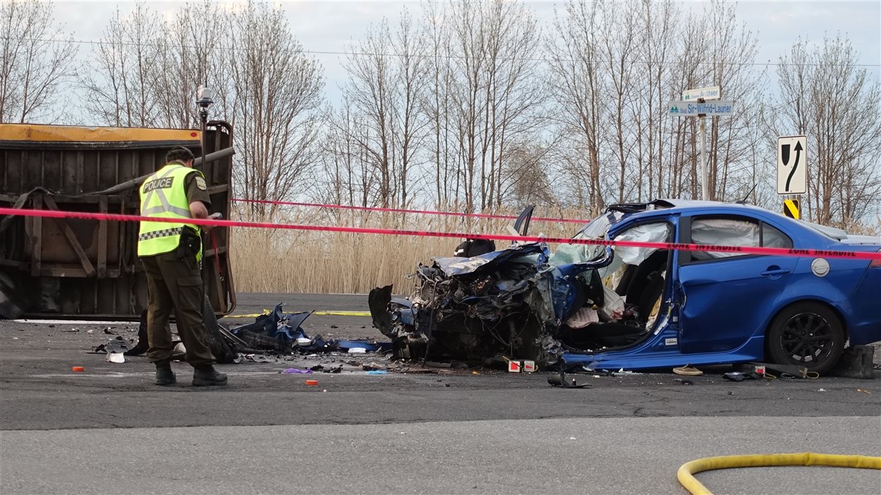 MontSaintHilaire un autobus renversé, un mort et un blessé grave RadioCanada