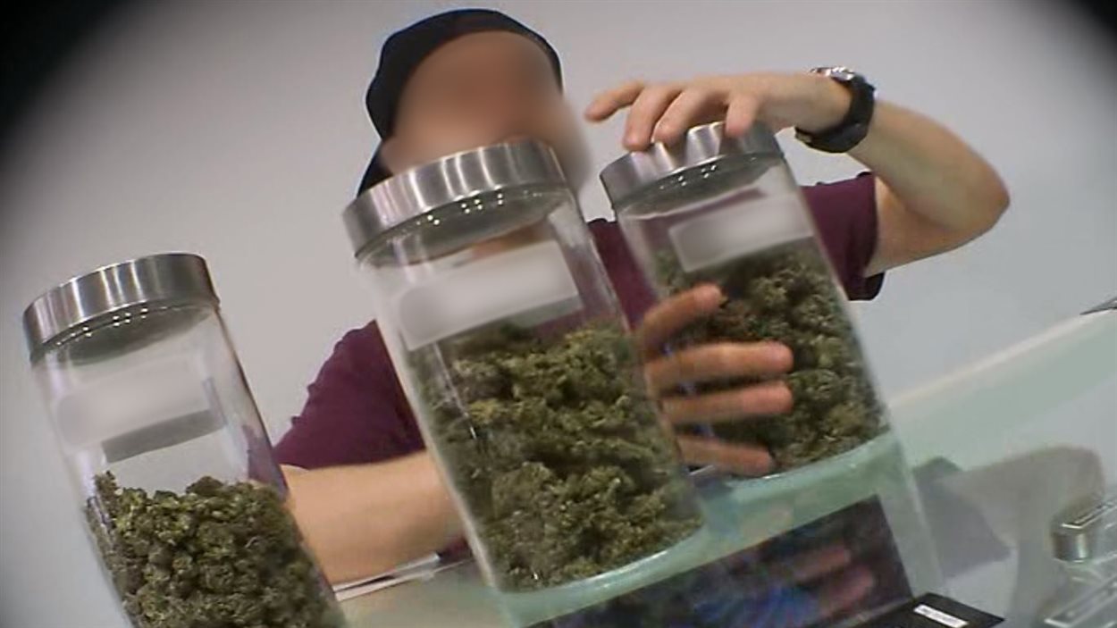 L'employé d'un comptoir illégal de marijuana à Toronto.