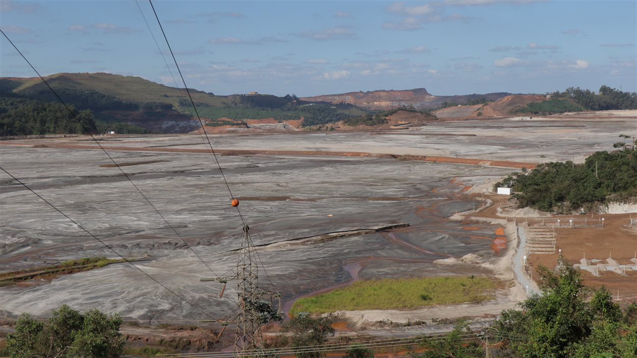Le site de la mine de minerai de fer de Samarco, au Brésil, où un barrage retenant les eaux usées, a cédé en novembre 2015.