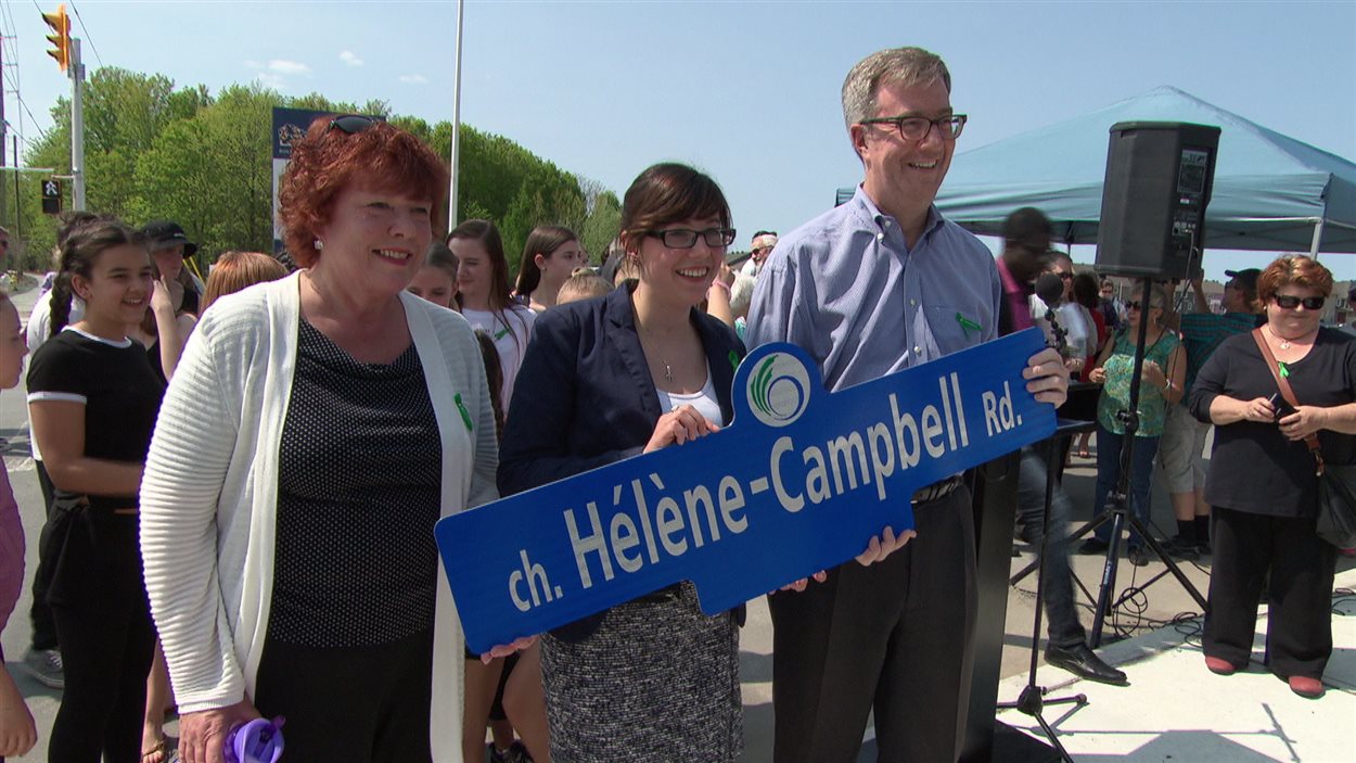 Le chemin Hélène-Campbell se situe au prolongement ouest du chemin Jockvale, entre le chemin Cedarview et la promenade Strandherd.
