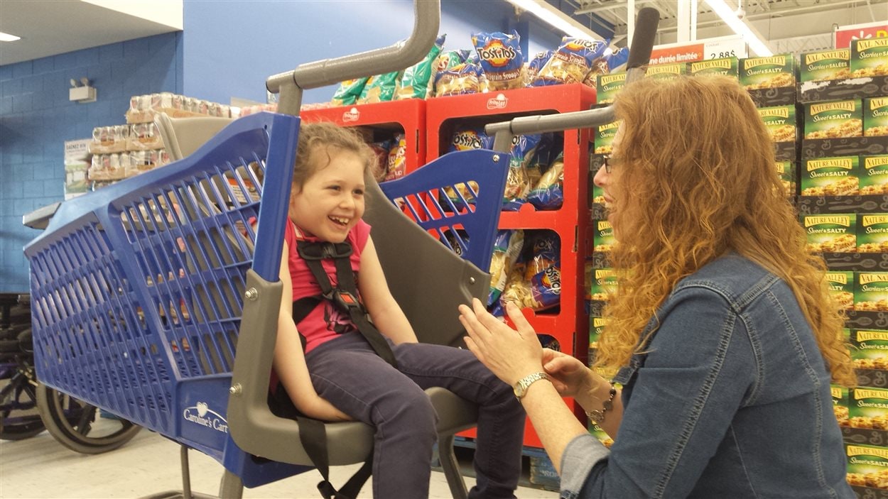 Un Chariot De Supermarche Concu Pour Les Enfants Handicapes Radio Canada Ca