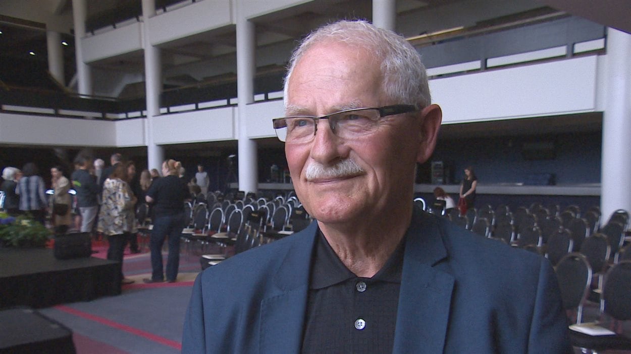 Wilf Perreault reçoit l'Ordre du mérite de la Saskatchewan.