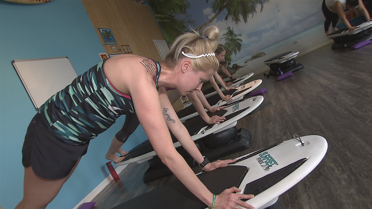 Une scéance d'entraînement sur planche de surf
