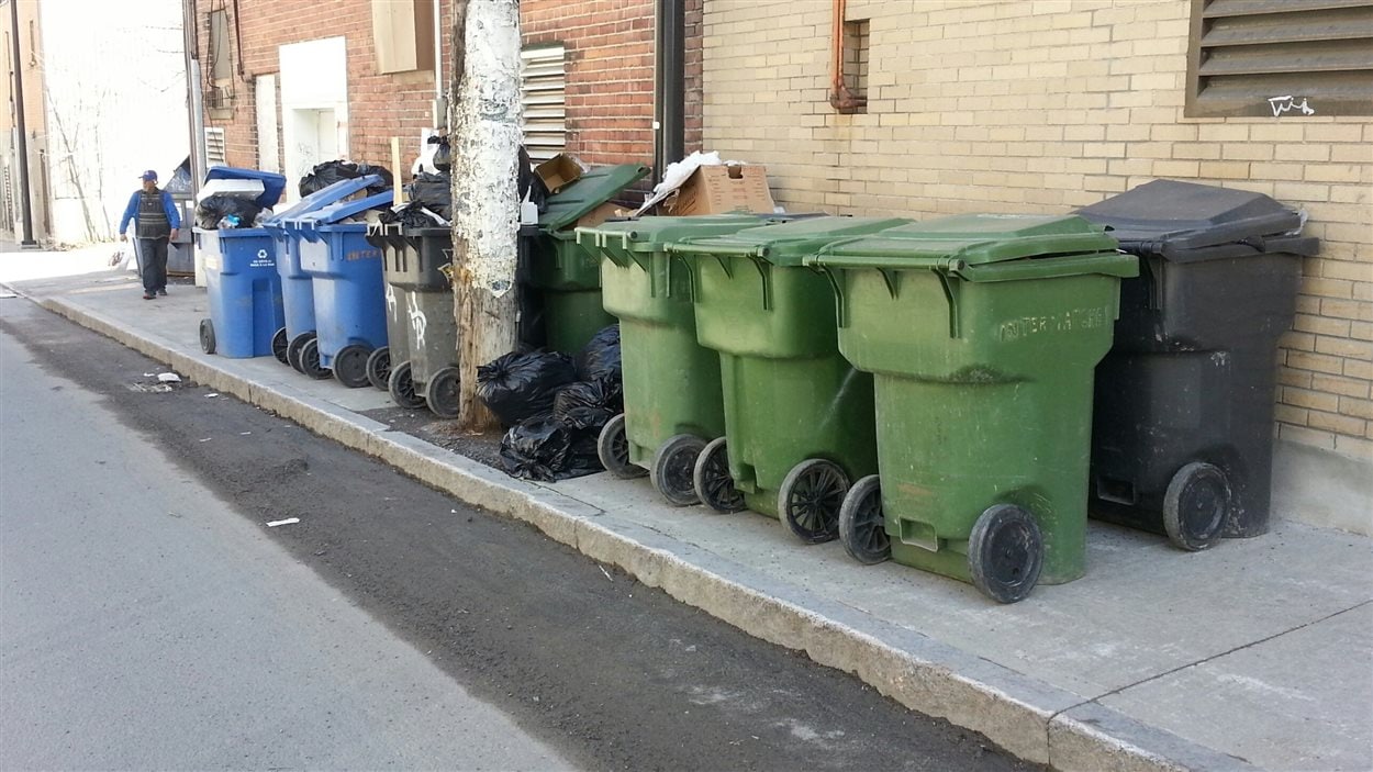 Fin de la collecte des ordures en soirée à Québec RadioCanada