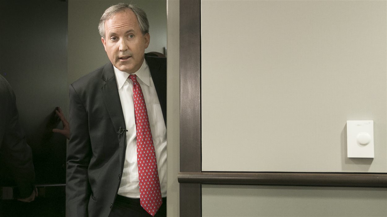 Ken Paxton, procureur général du Texas, a annoncé la poursuite intentée par son État contre la directive de Barack Obama pour les personnes transgenres.
