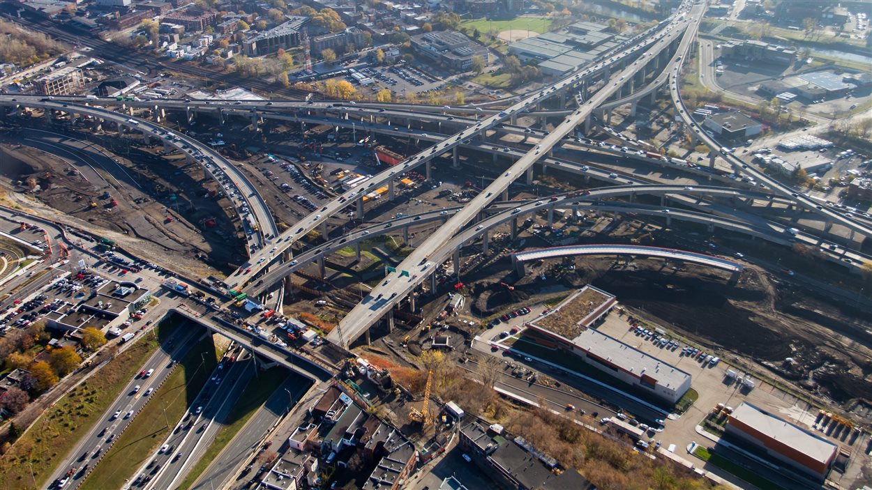 Entraves importantes sur Décarie et dans l'échangeur Turcot RadioCanada