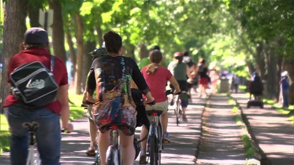 Près de 2 millions de Québécois utilisent régulièrement le vélo pour se déplacer.