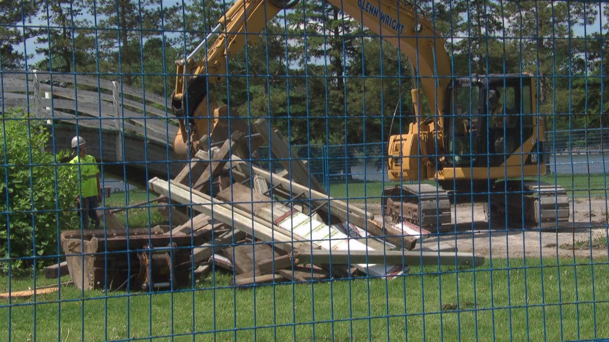 Des travaux préparatoires ont commencé au parc de la baie Mooneys en vue de la construction du mégaterrain de jeux.