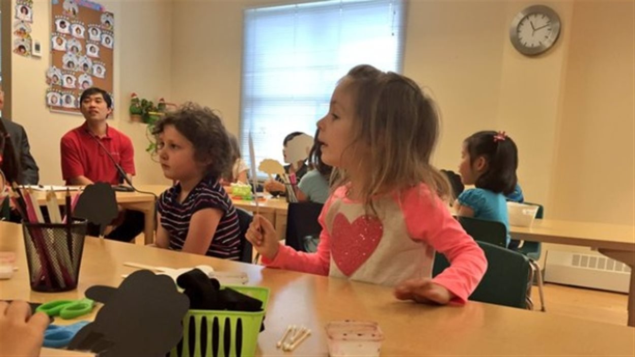 Des enfants au centre de la petite enfance de l’association étudiante de BCIT à Burnaby en Colombie-Britannique.