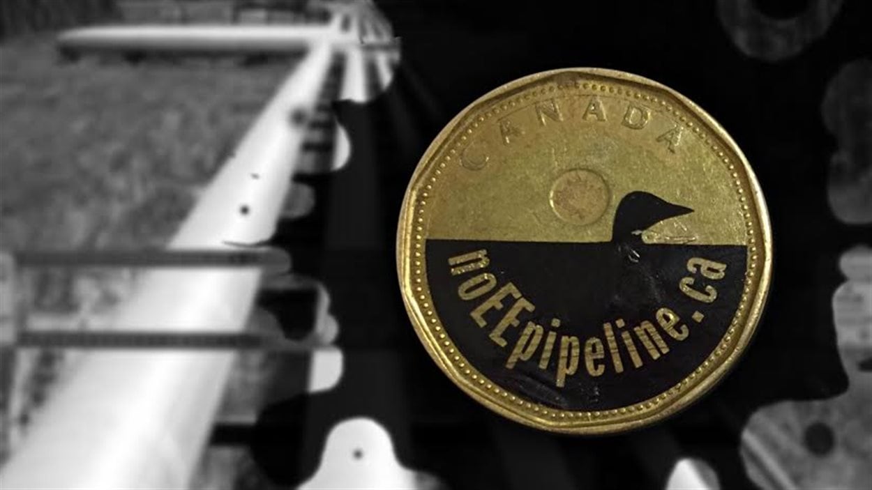 Un montage représentant l'autocollant distribué par Écologie Ottawa.