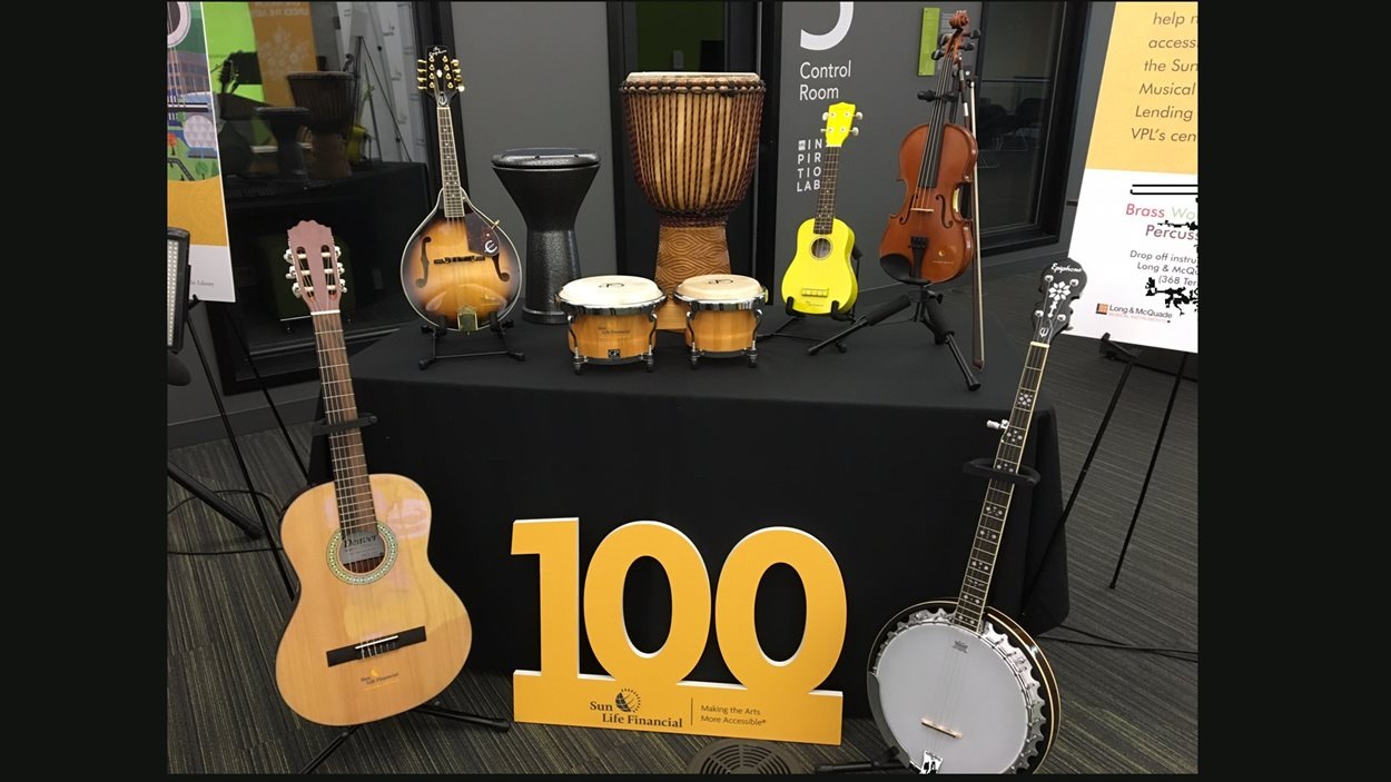 Des instruments de musique à emprunter gratuitement à la bibliothèque de Vancouver RadioCanada