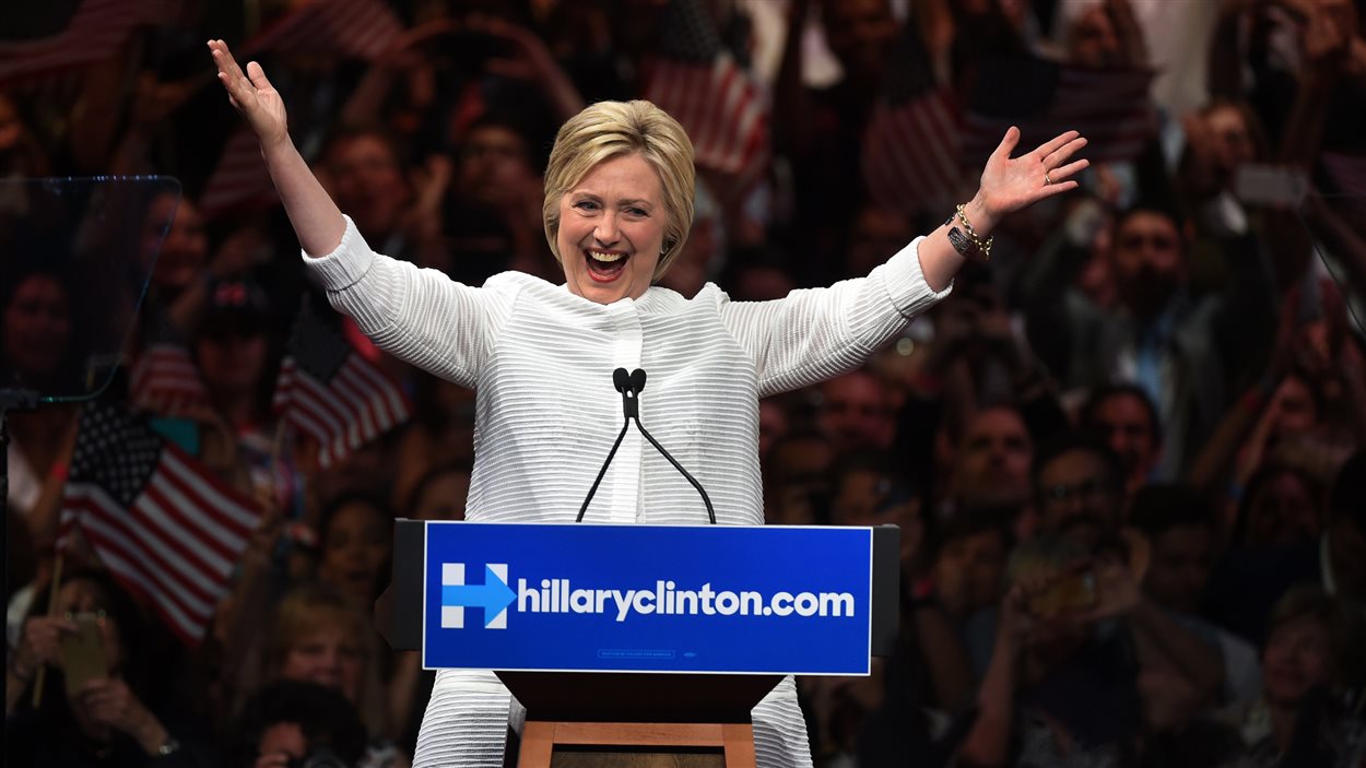 Hillary Clinton devient la 1re femme candidate à la Maison-Blanche.