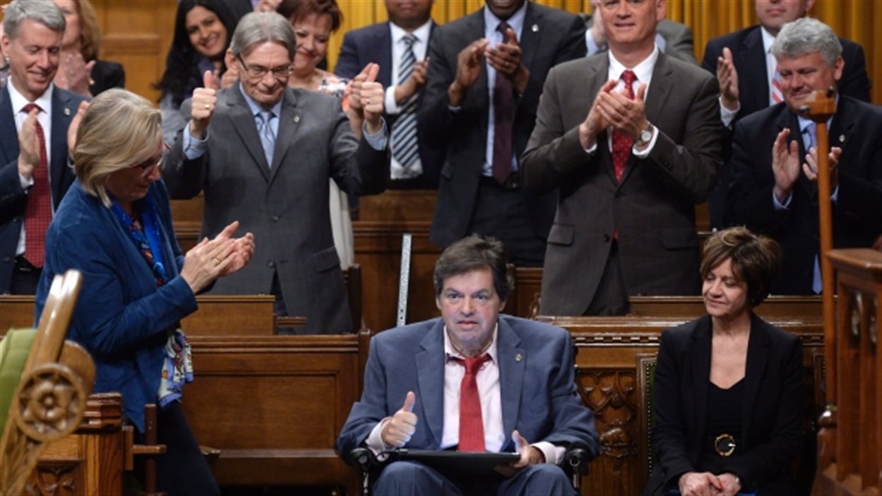 Député d'Ottawa-Vanier depuis plus de 20 ans, Mauril Bélanger est atteint de sclérose latérale amyotrophique (SLA), une maladie dégénérative incurable.