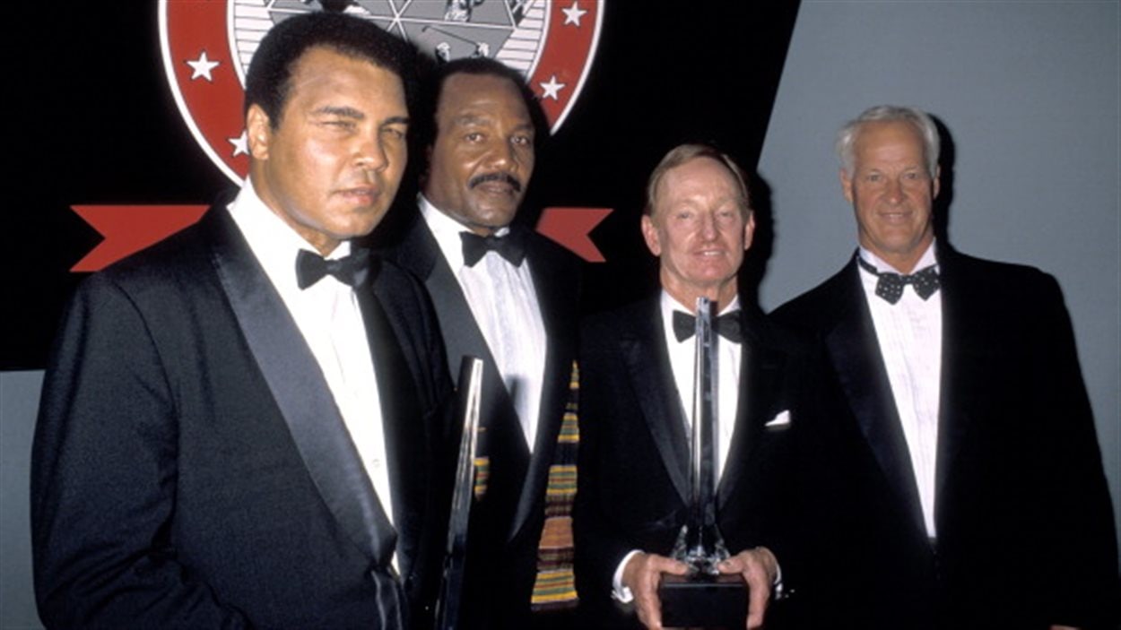 Soirée des célébrités: Muhammad Ali (boxe), Jim Brown (football), Rod Laver (tennis) et Gordie Howe