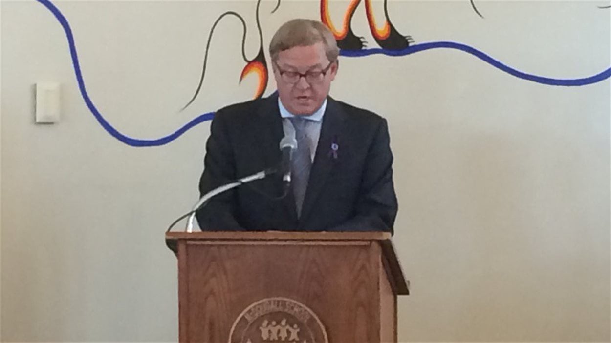Le ministre de l'Éducation albertain, David Eggen, annonce un nouveau programme scolaire, développé en anglais et en français.