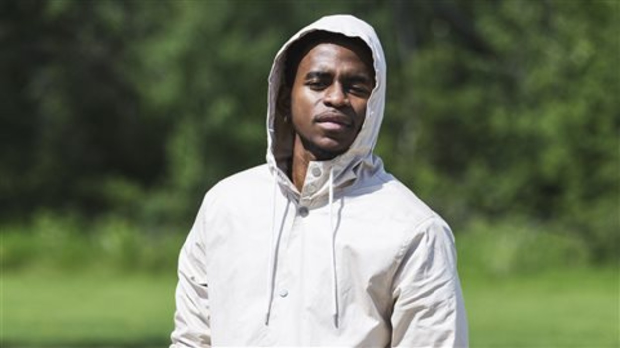 Entre deux versets, le rappeur 2moods, finaliste de Polyfonik, se ...