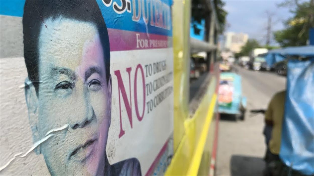 Une affiche du candidat à la présidence des Philippines Rodrigo Duterte prise en photo en juin 2016