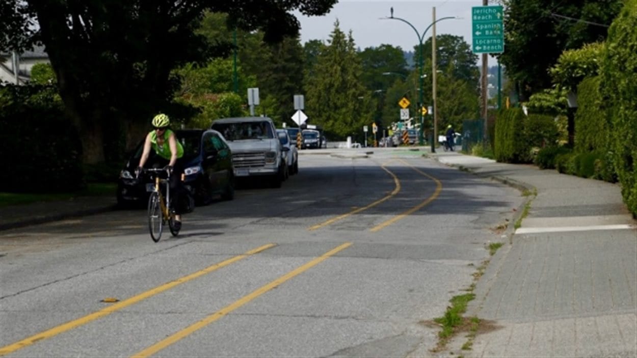 Un trottoir de 6,4 M exaspère des résidents de la route Point Grey
