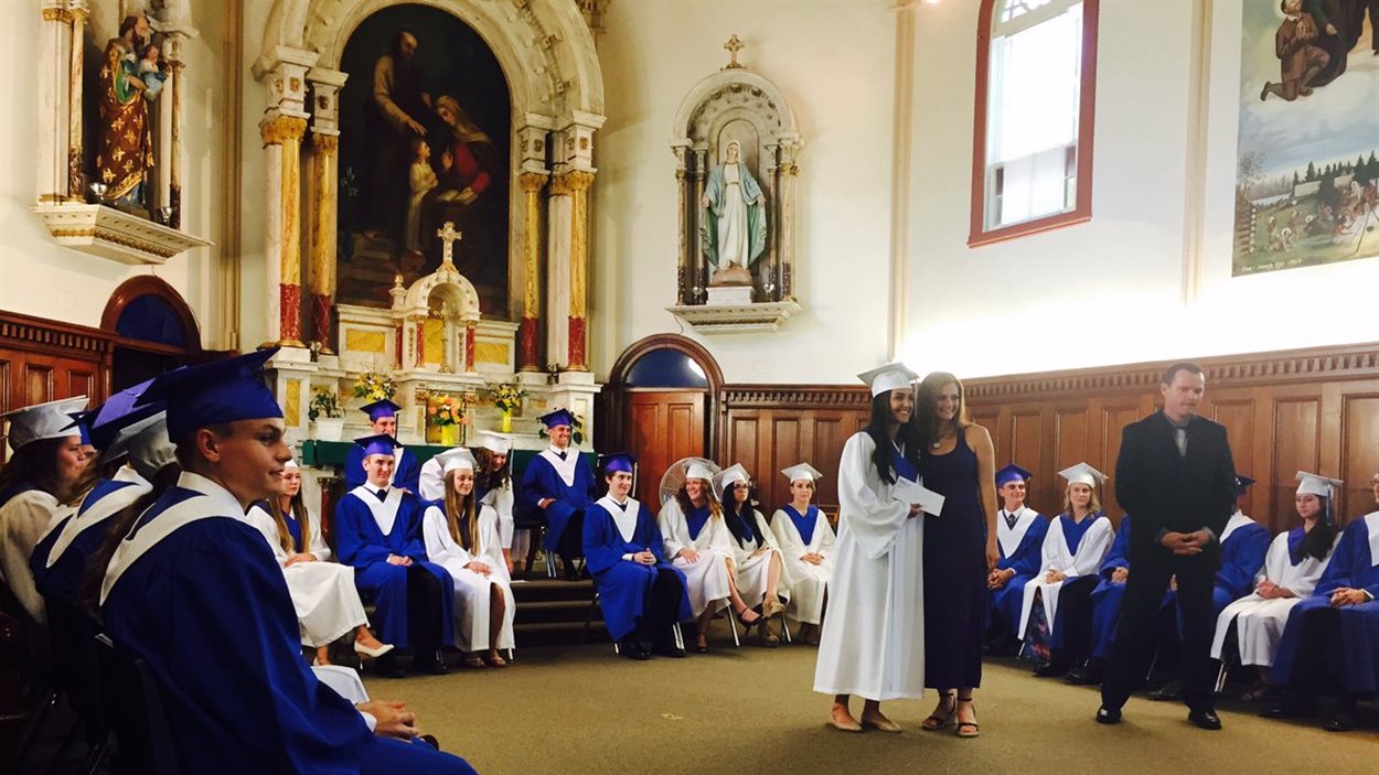 L'École SaintJoachim célèbre 31 finissants à La Broquerie RadioCanada