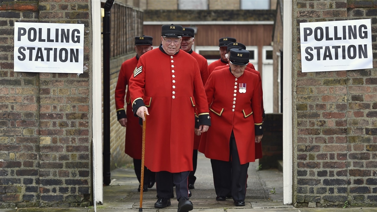 Des retraités de l'armée britannique viennent d'accomplir leur devoir de citoyen, dans le Grand Londres.