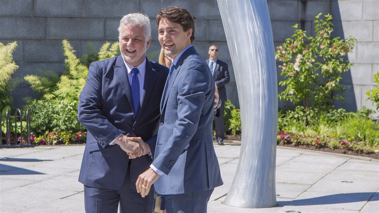 Les premiers ministres Philippe Couillard et Justin Trudeau assistaient tous les deux à l'inauguration d'un nouveau pavillon du Musée national des beaux-arts du Québec lorsqu'ils ont commenté le Brexit.