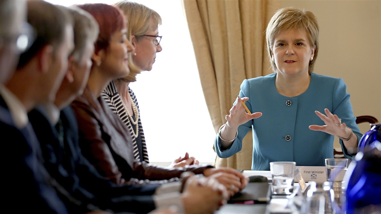 La première ministre de l'Écosse Nicola Sturgeon s'est adressée au cabinet lors d'une réunion d'urgence à Édimbourg, le 25 juin 2016, après le vote en faveur du Brexit.