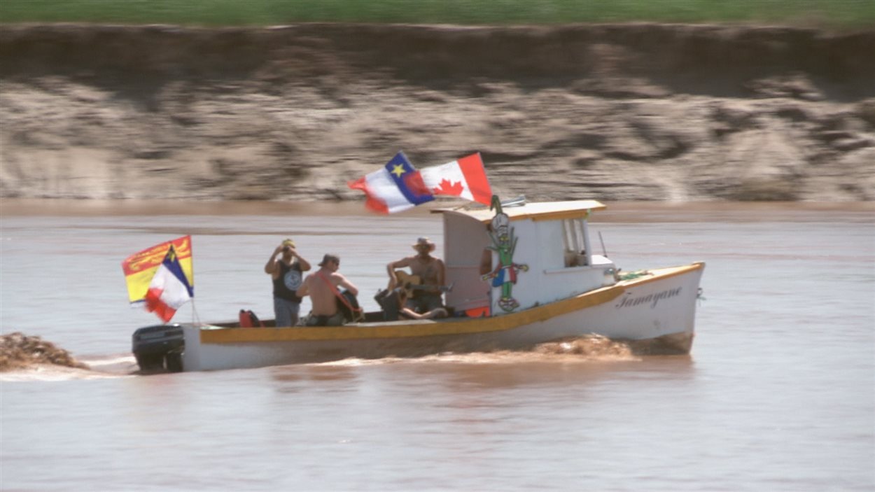 Il remonte la Petitcodiac en bateau pour appuyer sa restauration