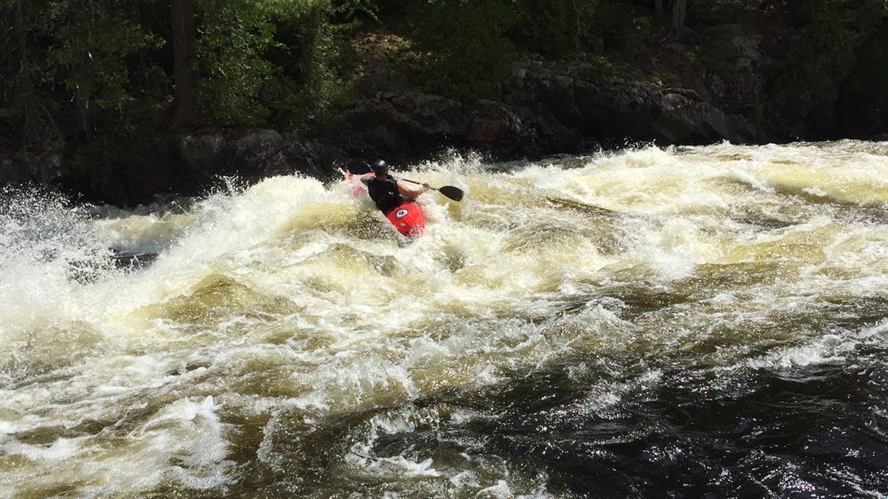 Nouveauté au Festival de la rivière Kipawa course de kayak extrême