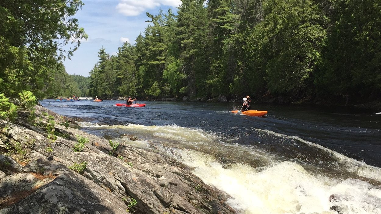 Nouveauté au Festival de la rivière Kipawa course de kayak extrême