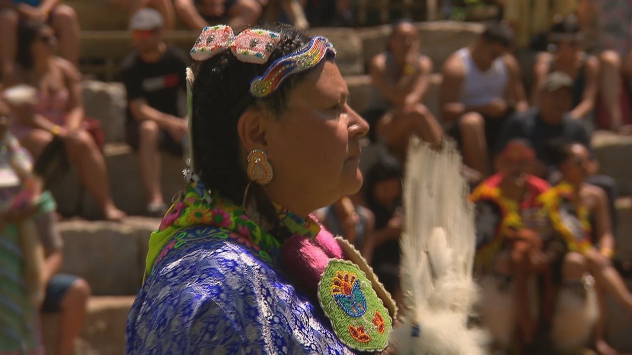 Culture, chants et danses au Pow wow de Wendake RadioCanada.ca