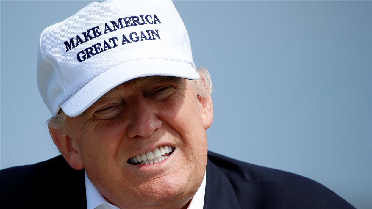Une casquette de Donald Trump sème la discorde à l'Université